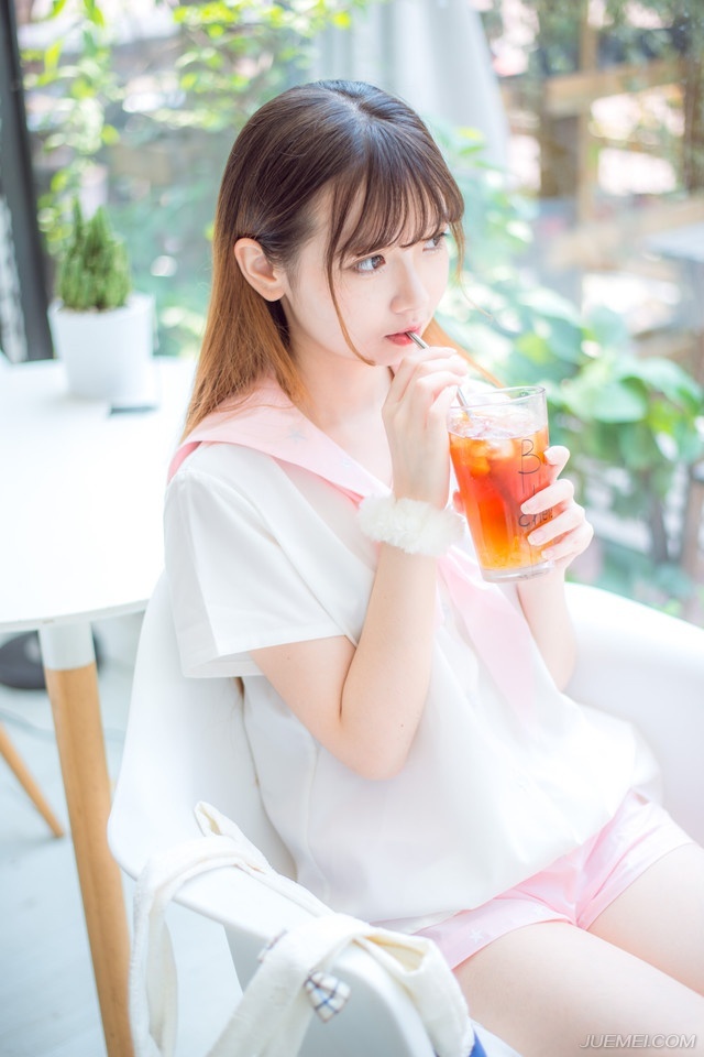 生活是好的，峰回路转，柳暗花明，前面总会有另一番不同的风光。——三毛《送你一匹马》